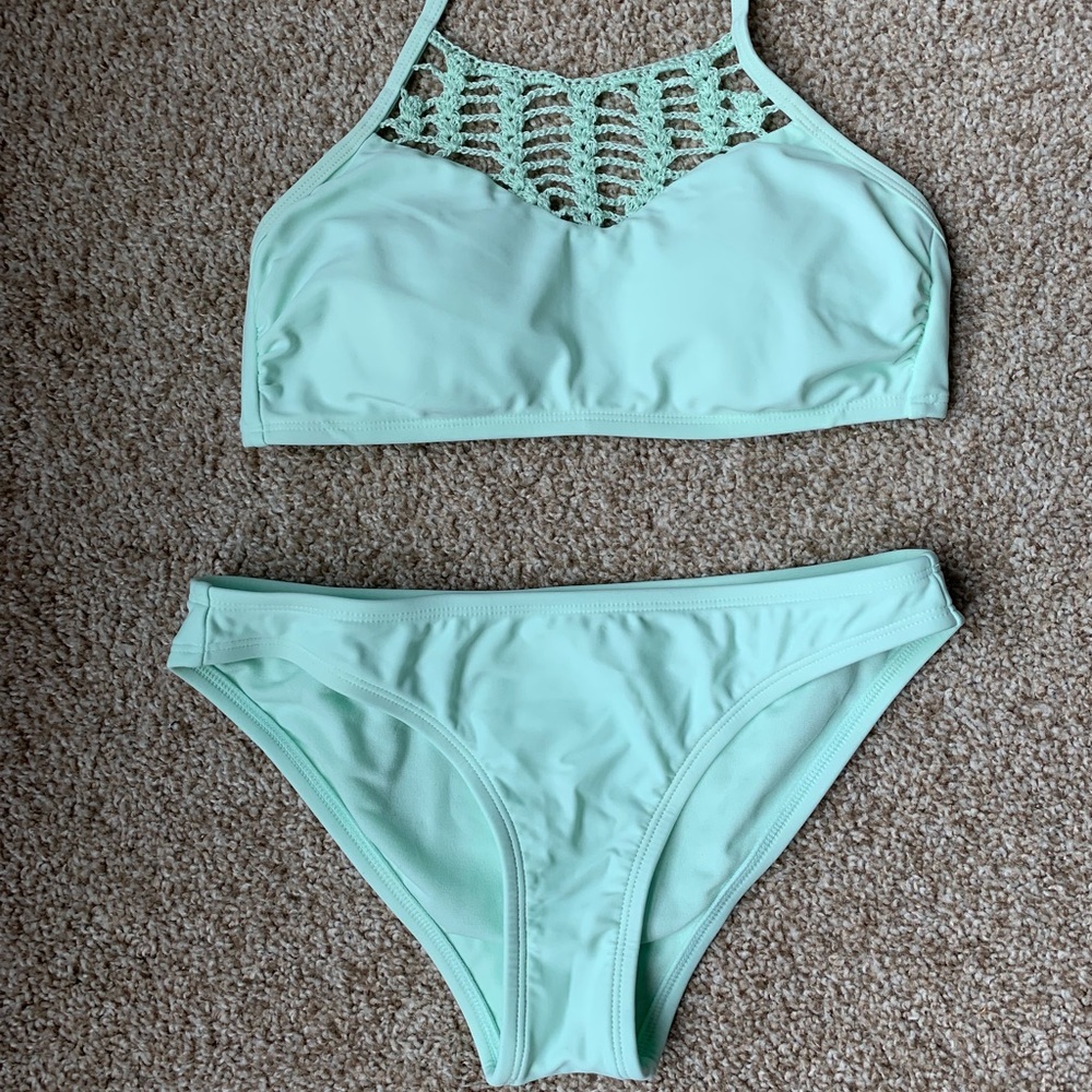 Two-piece bathing suit with crochet details in S/M